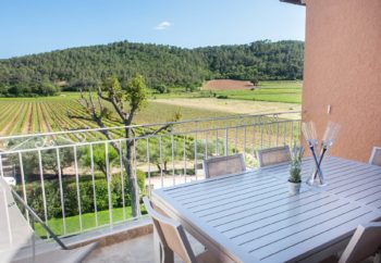 terrasse chambres d'hôtes en Provence au Château Sainte Croix à Carcès