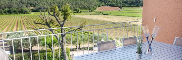 terrasse chambres d'hôtes en Provence au Château Sainte Croix à Carcès