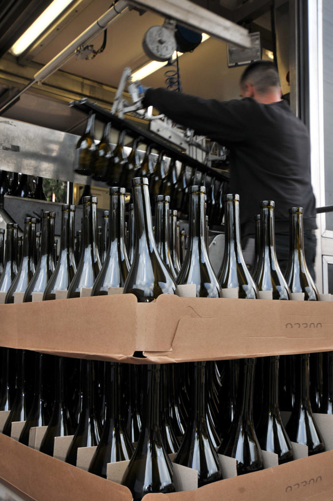 mise en bouteille vin Réserve des Anges au Château Sainte Croix à Carcès (Var)