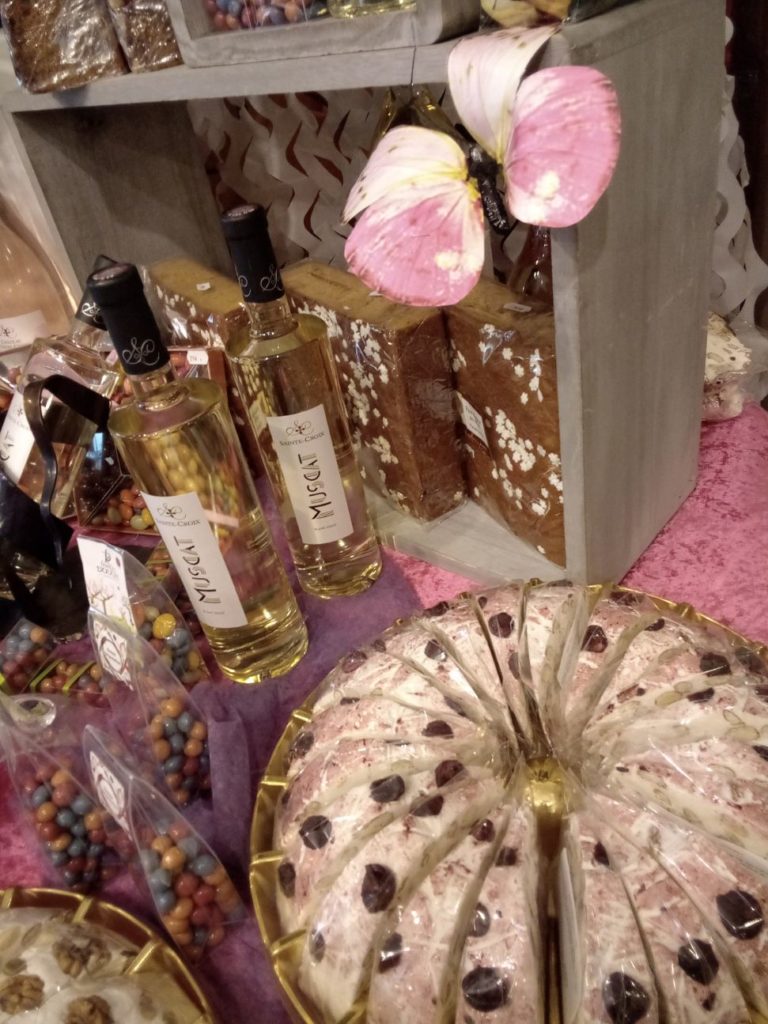 nougat et muscat dan sla cave à vin à Antibes